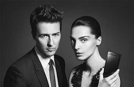 Эдвард Нортон и Дарья Вербова в рекламе LG Prada 3.0